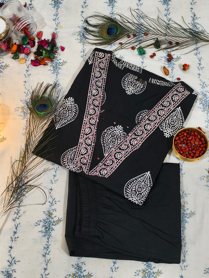 Anjanam Kaarmukil Top & Bottom Set