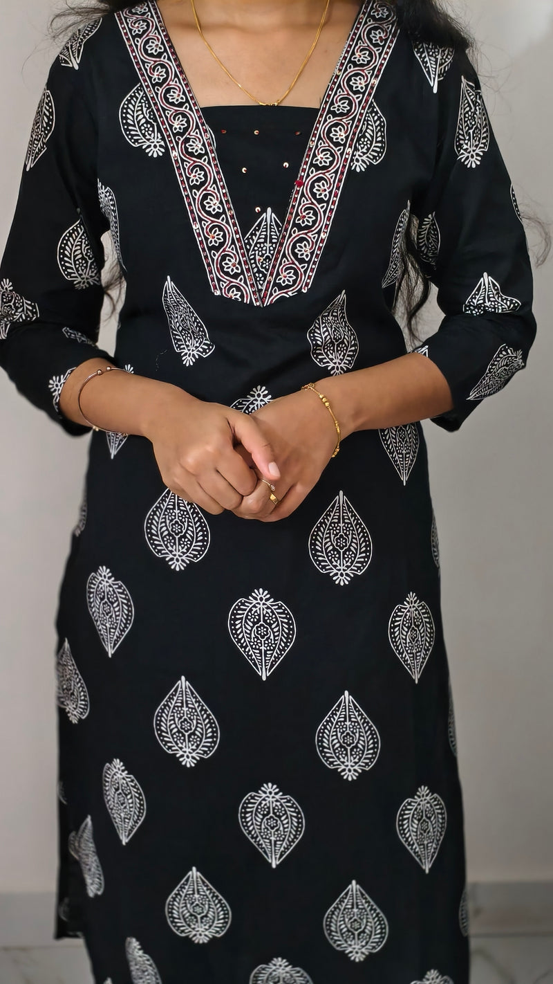 Anjanam Kaarmukil Top & Bottom Set