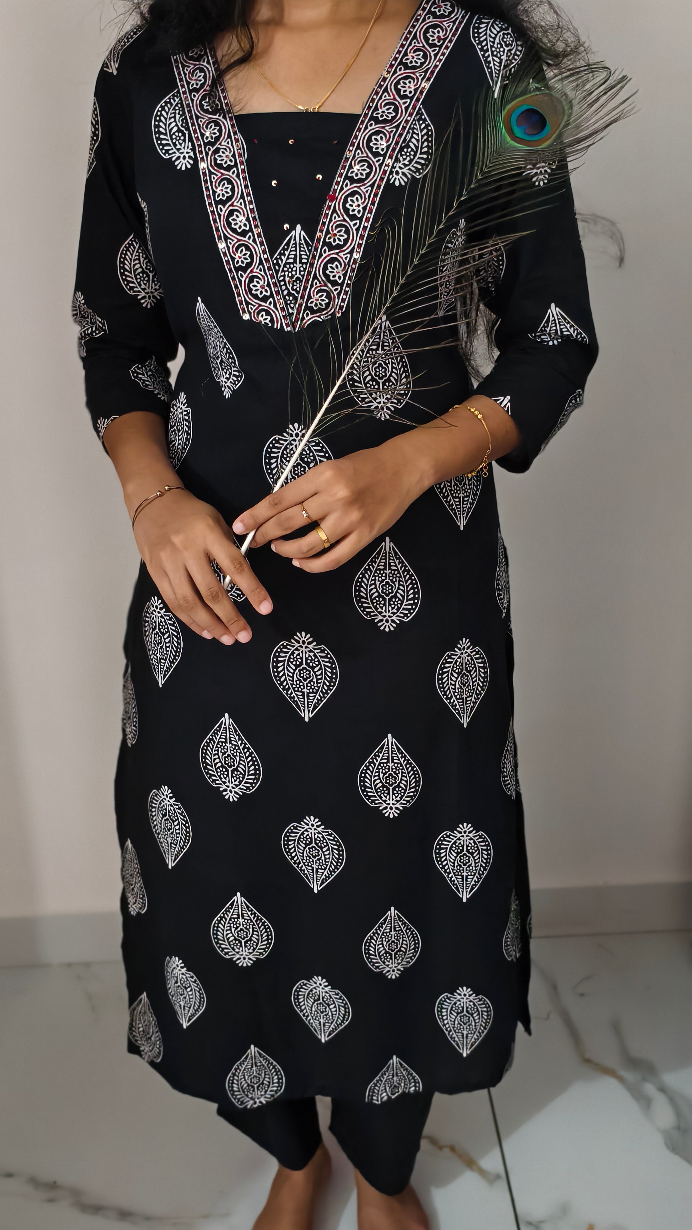 Anjanam Kaarmukil Top & Bottom Set